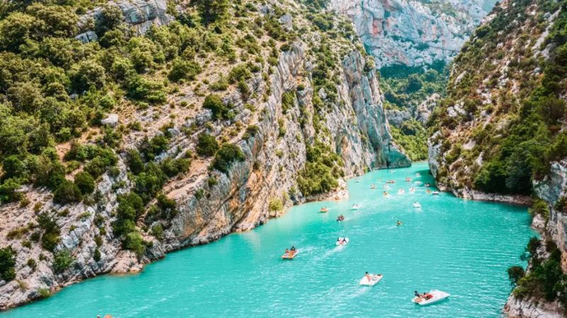 9 Picturesque Lakes That Are Worth Traveling For