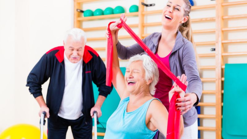 Best Ways In-Home Care Can Help Seniors Stick to Physical Therapy Programs